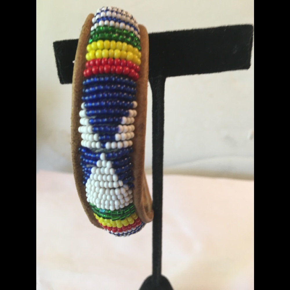 Kenyan Masai beaded bracelet on leather